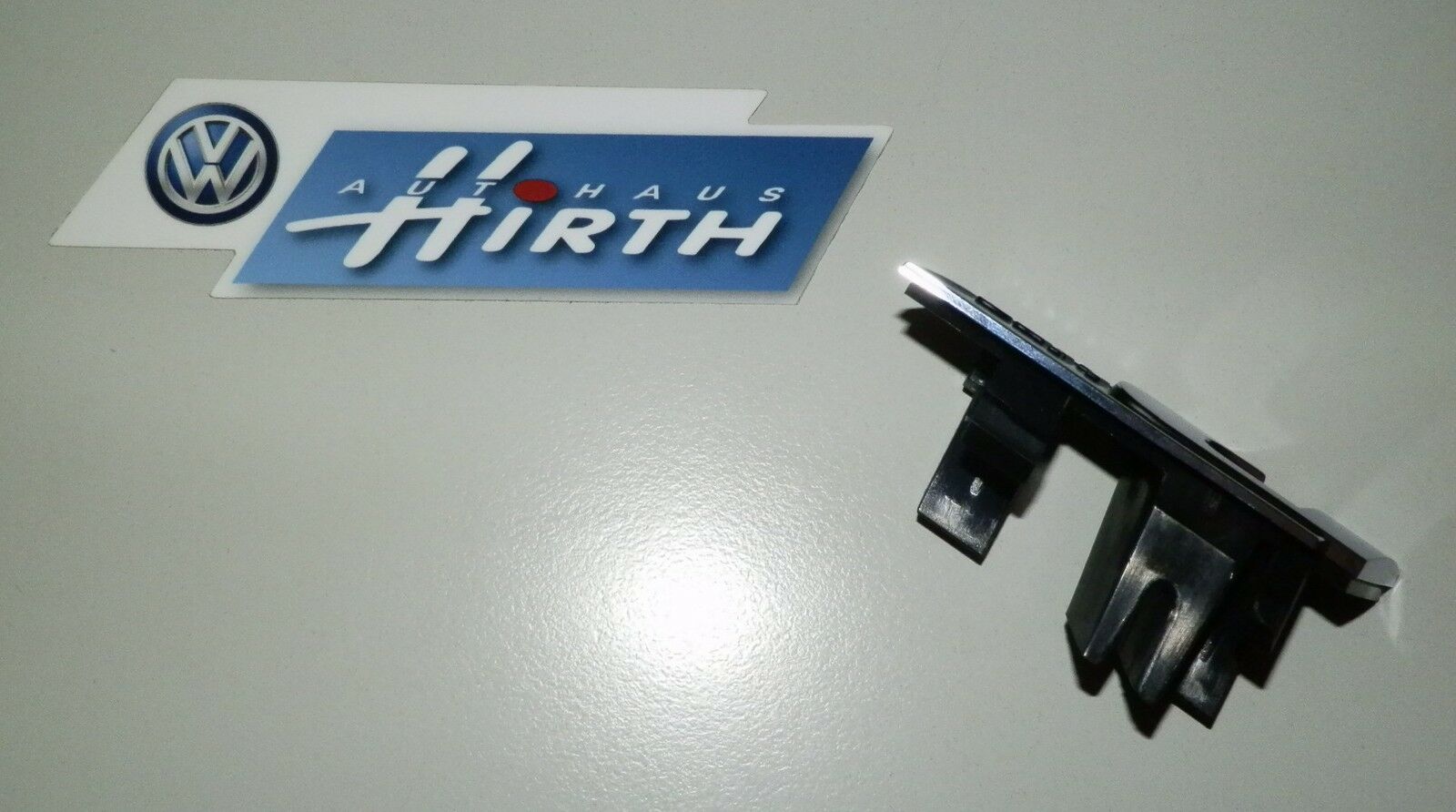 R-Line Schriftzug Logo Frontgrill Original Volkswagen VW Passat B7 3AA853948 NEU