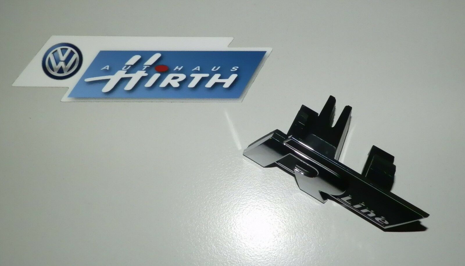 R-Line Schriftzug Logo Frontgrill Original Volkswagen VW Passat B7 3AA853948 NEU