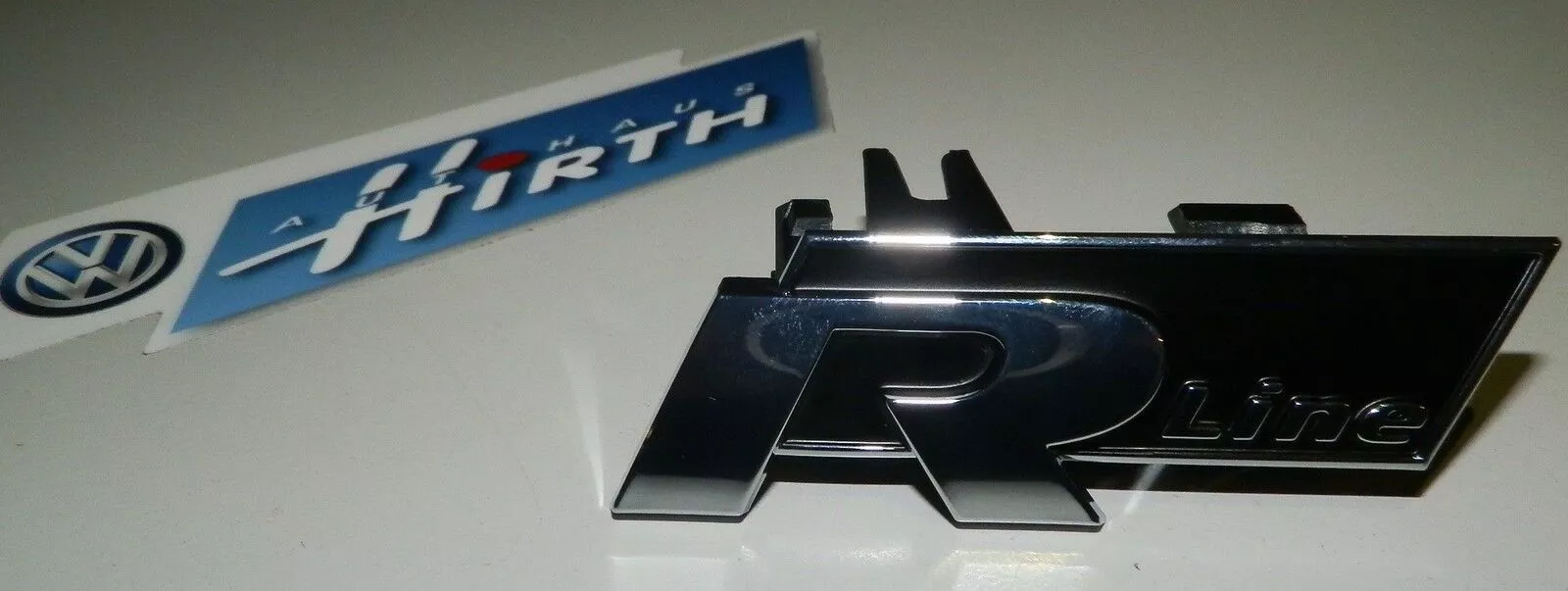 R-Line Schriftzug Logo Frontgrill Original Volkswagen VW Passat B7 3AA853948 NEU
